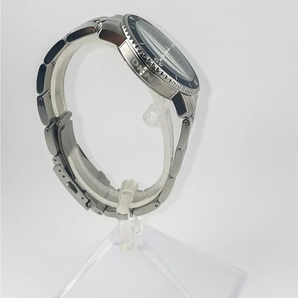 DKNY Silver and Blue Stainless Steel Watch #93 new battery